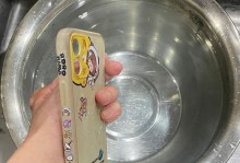 如何正确清理手机壳（简单易行的清洁方法，让你的手机壳焕然一新）